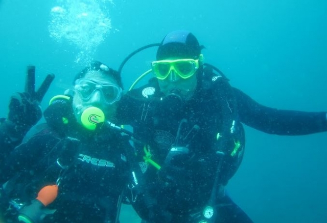 Pareja de buceadores